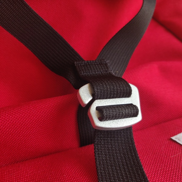 Red Topo Designs Y-Pack metal g-hook closure